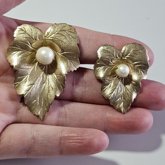 Set 2 Vintage 1959 Textured Gold-tone Chit-Chat Pin Brooch Signed Sarah Coventry